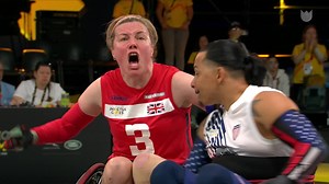 Mit den #InvictusGames 2022 endet auch eine Woche voller inspirierender Eindrücke, berührender Geschichten und großartiger Helden. Während der Abschlusszeremonie bedankte sich Prinz Harry, Duke of Sussex, sichtlich gerührt von den Eindrücken, noch einmal bei allen teilnehmenden Athletinnen und Athleten sowie den zahlreichen freiweilligen Helferinnen und Helfern – #YouAreInvictus Als letzter zeremonieller Akt wurde die Invictus Flagge feierlichen an den Kapitän des Invictus Games: Team Germany üb