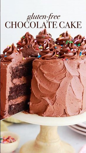 Super rich and fudgy GLUTEN-FREE chocolate cake (that doesn’t taste GF) 🤎 #glutenfreecake #cake #gf