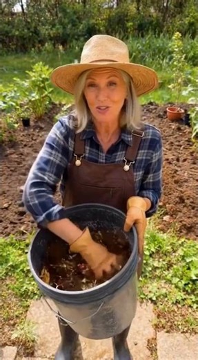 Turn Trash Into Fertilizer ♻️ Easy Compost Trick for Faster Plant Growth