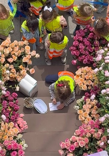 Flower Surprise: Manhattan Stoop Blooms & Sweet Reactions
