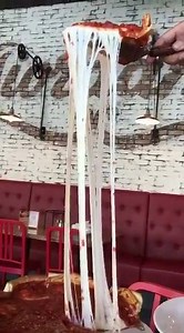 It’s that time of the year again when we give back to our fans for their love and support, and this year we are choosing 15 lucky winners! Fill in the form to nominate someone you love. They might win a pizza shipment AND you will receive $5 of shipping just for your participation: http://giordanos.com/promos/2018shippingcontest 📷: Suzy Hendrix | Giordano's Pizza