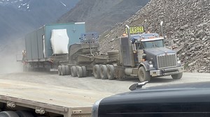 10K views · 383 reactions | ALASKA :CARLILE Oversized Hauling On The Top Of Atigun Pass Mountain.Kudos To All Of You And All The Coyvoy For Doing The JOB. #truckdriver #convoy #InGodWeTrust #trucking #trucks #Alaska #Amazing | Alicia Miller Videos & Photography | Facebook