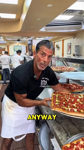 208K views · 5.5K reactions | The boss freddy setting up for the day  #greenscreen #fbviral #fbreels | Crispy pizza | Facebook