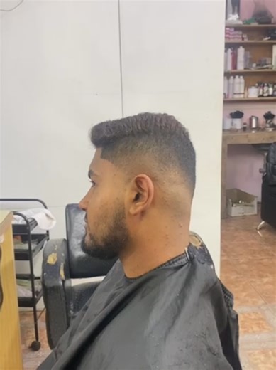 Mastering the Mid Skin Fade with Combover Techniques