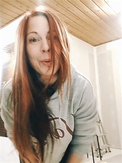New year, new me!! ...no ei todellakaan 😂 mut jos joskus tuntuu siltä ettei mikään ikinä muutu mihinkään, niin on hyvä pysähtyä ja ajatella vaikka mitä on käynyt viimeiseen viiteen vuoteen ✌️ Ja joskus jopa vuosikin riittää. #eimulmuuta #perjantai #almost40club #foryou #fyp