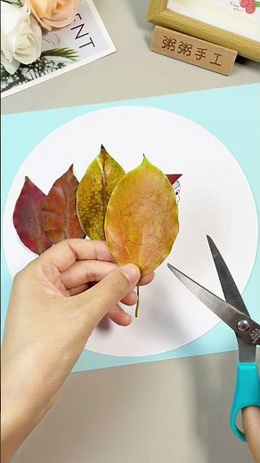 Pick up a few fallen leaves in autumn and make a beautiful leaf sticker