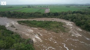 The Pioneer River Catchment remains at a minor flood warning this morning as rainfall eases. A flood warning is also current for the Don and Proserpine rivers. Weather stations around Mackay recorded between 5-10mm in the 24 hours to 9am while some areas of the Pioneer Valley recorded up to 70mm. In the Whitsundays Cannonvale received 28mm in the last day, while Up River Road recorded 40mm. | ABC Tropical North