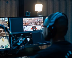 Logitech Litra Glow is a Premium All-Day Streaming Light Designed for Gamers, Here's a First Look