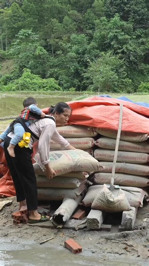 #Eps002 Single mother works as a construction worker to earn money - goes to pay the excavator driver.. #Singlemomlife #singlemomlife #singlemother #singlemomnewlife #singlemom #dailylife