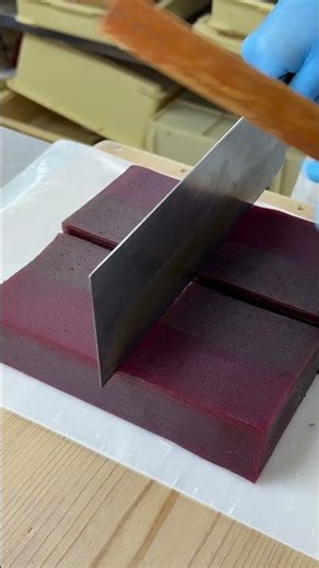 200年以上の歴史を持つ和菓子屋さんの絶品いちごスライスようかん #japanesefood