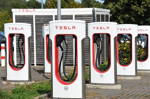 Superchargeurs Tesla : les bornes enfin disponibles sur Google Maps