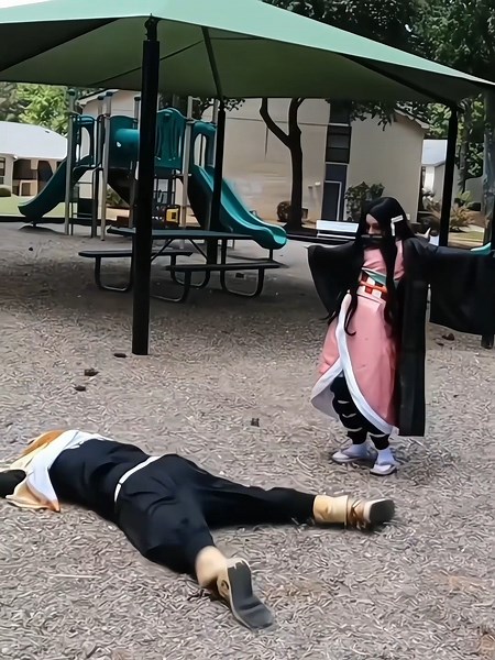 Nezuko chan 😂 Zenitsu core 😂 #cosplay #demonslayer #kimetsunoyaiba #animecosplay #kny