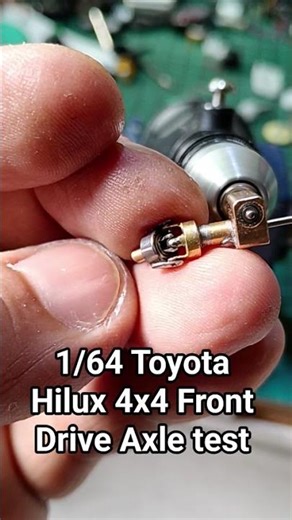 1/64 Toyota Hilux 4x4 front drive axle test #rcoffoad #minirc #rcrockcrawler #toyotahilux