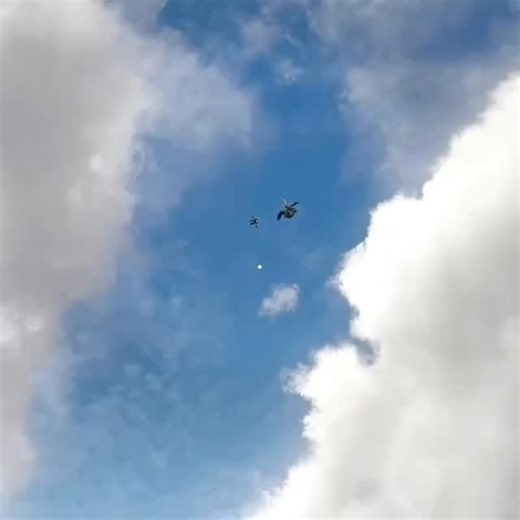 ntb on Instagram: "🐉 Como Treinar o Seu Dragão 🎭 Gênero: Animação, Aventura, Fantasia 📅 Lançamento: 2010 🌍 País de origem: Estados Unidos 🎬 Elenco (vozes): Jay Baruchel, Gerard Butler, America Ferrera, Craig Ferguson 📝 Sinopse: Na ilha de Berk, onde vikings e dragões são inimigos há gerações, o jovem Soluço desafia as tradições ao fazer amizade com um dragão raro e misterioso, o Banguela. Juntos, eles descobrem que a verdadeira força não está em lutar, mas em compreender o outro. Uma avent