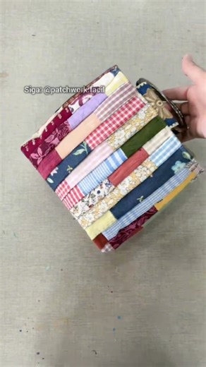 Bruna Martini - Patchwork ✂️🪡 on Instagram: "Curso completo de Patchwork, aulas completas com dezenas de blocos exclusivos. Acesse o site do meu perfil @patchwork.facil VEJA O QUE VOCÊ VAI RECEBER ⬇️ ⬇️ ✅Blocos exclusivos de patchwork ✅350 moldes ✅Instruções com medidas ✅Blocos patchwork com efeito 3D ✅Vídeo aulas explicativas Benefícios: ✔️Acesso vitalício: curso será seu para sempre! ✔️7 dias de garantia ✔️ Aulas dinâmicas ✔️ Adicionamos novos modelos todos meses ✔️ Atualizações gratuitas ✔️ 