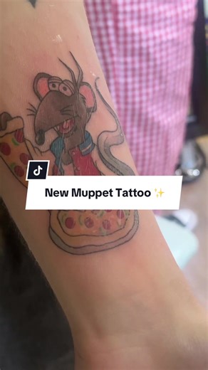 Muppet tattoos are the best tattoos 🙂‍↕️🙂‍↕️ thank you @mai mai for this amazing tat, you’re the best ✨💚 #themuppets #disney #disneyworld #tattoo #themuppetshow