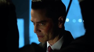 Green Arrow (Arrowverse) vs James Gordon (Gotham) - Battles - Comic Vine