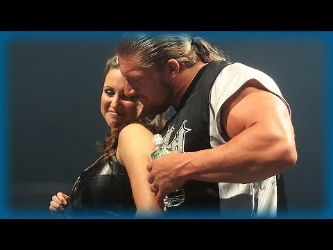 Triple H and Kurt Angle make up for Stephanie McMahon-Helmsley: SmackDown!, Aug. 17, 2000