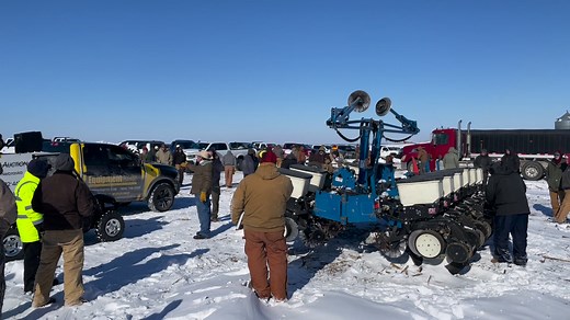 Video of 2014 Kinze 3200 12R-30 planter with 6K acres selling for $39,000 Saturday on Sidney, IA farm retirement auction by Schram Auction. Avg. Auction Price last year on Kinze 3200 12-Row Planters was $35,139 (High $41,750; Low $28,750). Here's link to (149) 12-Row Planters for sale today