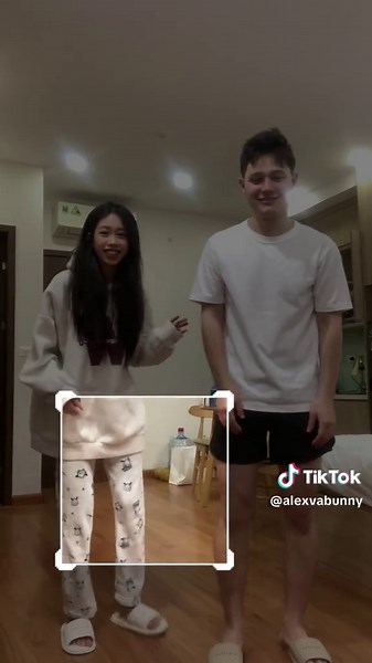 Squid Game hài hước với Alex và Bunny