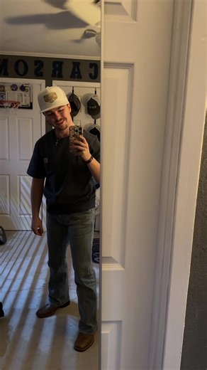 Carson🎱 (@carsonivie)’s videos with Lips Of An Angel - Hinder