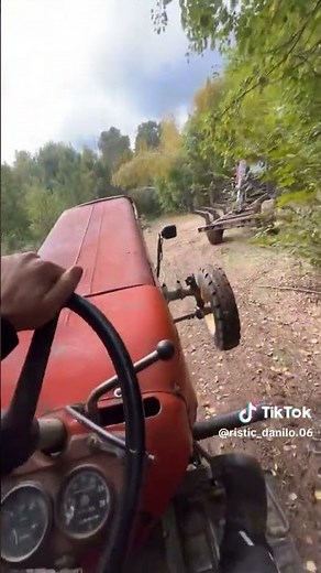 traktor mileta vozi ćetri mileta ne ćeka ni ćas samo daje gas.🤣🤣