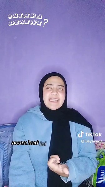 SEMUA BISA JADI MC💃 Sebetulnya se simple ini guys jadi mc tuh, buat kamu yang belum nyoba jadi mc plisss sekali nyoba bakal ketagihan wkwkwk. Jangan berpatok pada kepribadian kita yang inrovert atau ekstrovert semua bisa ko asal mau belajar,ngambil peluang dan terussss survive🔥 Ini baru opening, next isi nya akan aku kupas tuntas✨ stay tune teruss. Disclaimer 10k followers kita adain give away ya💃