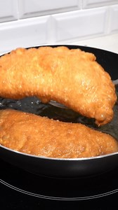95K views · 1K reactions | Crunchy Fried Calzone How to make a super crunchy Fried Calzone. Here's what you'll need: 1 and ⅓ cup water (330ml) 2 tbsp sugar (30g) 2 tsp instant yeast (6g) 4 cups bread flour (500g) or all purpose flour 3 tbsp olive oil (45ml) 1 tsp salt (5g) 200 grams shredded mozzarella 200 grams diced ham or salami oil for deep frying | Savor Easy | Facebook