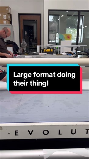 They make it look so easy!!! #largeformatprinting #largeformat #signmaking #signs #customsignage #signshop #printshop #phoenix #az #phoenixbusiness #printmaking