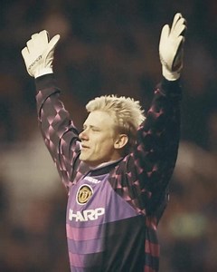 Peter Schmeichel was an imperious presence in goal who commanded his penalty area and made breathtaking saves, keeping 128 PL clean sheets 🧤 Manchester United's five-time champion is in the #PLHallOfFame. Congratulations, Peter Schmeichel! | Premier League