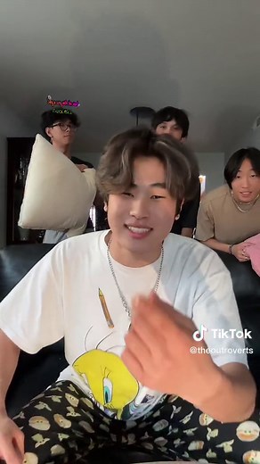 Sing a song with the word! #theoutroverts | billy la bufanda