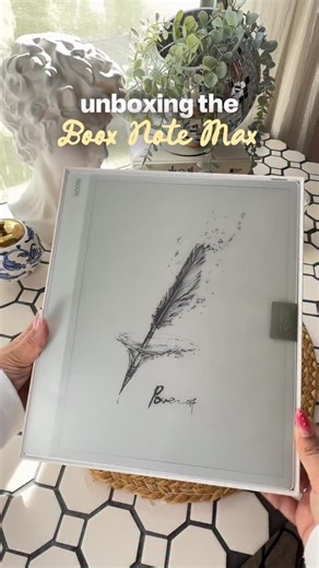 Chantal | Digital Planner on Instagram: "unboxing the @boox.global Note Max 📝💕👩🏻‍💻✨ I love a bunch of their ereaders so very excited to test out a larger e-ink display! First Impressions: 📝 Absolutely no learning curve writing on this screen, it’s a very very paperlike experience 👩🏻‍💻 Even with the keyboard case it is SO slim and lightweight, really reminds me of carrying an actual notebook ⌨️ The typing experience is really quick and responsive which I found SO nice on an e-ink display