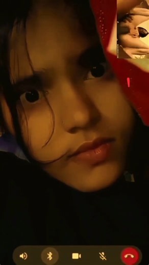 @hawk.6875454 on Instagram: "Check link in Bio 💀 日本利用压电瓷砖将脚步转化为电能。这些瓷砖捕捉来自你脚步的动能。当你行走时，你的重量和动作会对瓷砖产生压力。瓷砖会轻微弯曲，从而产生机械应力。瓷砖内部的压电材料将这种应力转化为电能。每一步都会产生少量电荷，而数百万步结合在一起就能产生足够的电力来驱动 LED 灯、数字显示屏和传感器。在像涩谷车站这样繁忙的地方，每天大约有 240 万个脚步为这一系统作出贡献。这些电能可以被储存或立即使用，从而减少对传统电力来源的依赖，并支持可持续的城市基础设施。这种方法将日常运动转化为实用的可再生能源 #日本 #知识 #事实 你知道吗 推荐 科技 创新 历..."