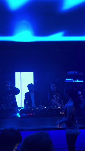 DJ AToM NỔI TIẾNG TIKTOK Thứ 4 Nay Sự Kiện LaDyNight dành cho tất cả các chị em Có mời các cô gái KOL và các DJ Nữ Đánh Nhạc TechNo, HouseLak, HipHop Có DanCer Nam 6-8 Múi Tưng Bừng Sự Kiện DJ SWALLOW , SENTIR , RICKYHALL, LUPIN , HANZ Mời Anh Chị Đặt Bàn để lấy Vị Trí Đẹp để lên chơi Hoàn Toàn Miễn Phí ạ #midnight #club #barhanoi #midnighthanoi #clubhanoi