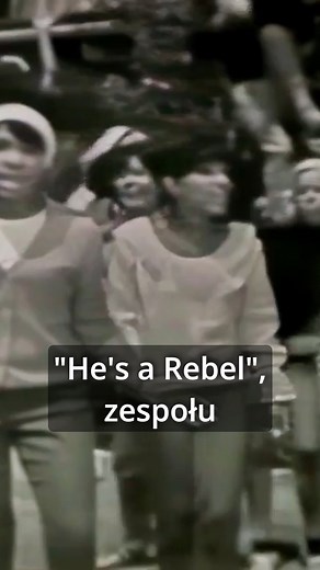 3 listopada 1962 roku na szczyt listy Billboardu trafia hit „He’s a Rebel” zespołu The Crystals. Problem w tym, że… The Crystals wcale tego nie nagrały. Producent Phil Spector, nie czekając na powrót zespołu z trasy, wziął inną grupę – The Blossoms z wokalistką Darlene Love – i wydał nagranie pod cudzym nazwiskiem. Tak narodził się jeden z pierwszych przypadków tzw. ghost-recordingu – czyli hitu, którego prawdziwi wykonawcy zostali ukryci. To historia o chciwości, kłamstwie i jednym z największy