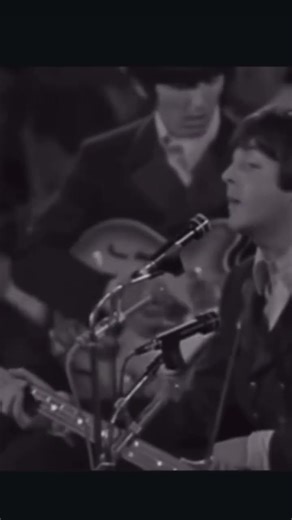 RINGO Frying on DRUMS!!! Lol #ringostarr #drums #frying #brunoduprat #live #thebeatles #overcooked