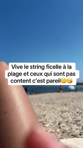 Vive le string ficelle à la plage