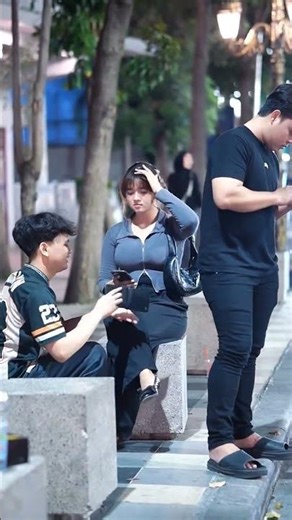 Purses Thief prank with cute girl