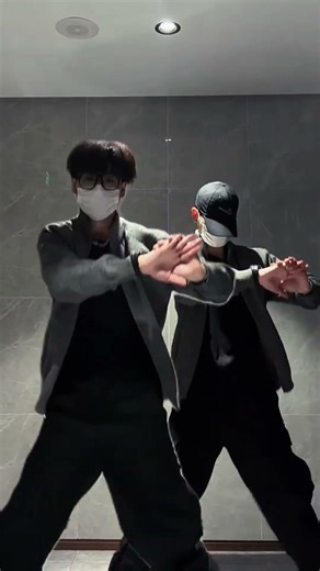 Self-entertainment... #dance #casual sway #dancechallenge #TikTok Fashion Dance Competition