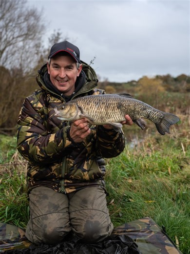 A closer look at the NEW Advanta Twin Tip Specimen Rod 😍 11ft, 1.75lb and now with Phil's seal of approval👌 📹Check out the full video: https://bit.ly/3Nb4KBb Shop Now – Online, in-store and on the MyAD App 📲 https://bit.ly/46Qs5PW #AnglingDirect #GettingEveyoneFishing #ADProductSpotlight #TeamAD #Fishing #NewProduct #ChubFishing #RiverWensum #SpecimenFishing #QuiverRod | Angling Direct