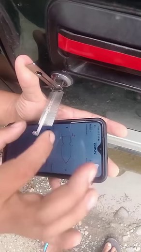 "Cutting-edge convenience: A mobile app paired with a key-cutting machine making car key duplication a breeze. Is this real? What questions do you have?" | Autoscout