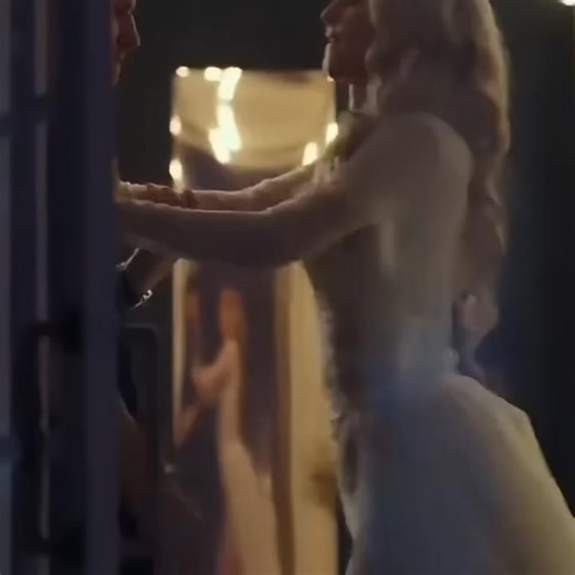 Three days before my doctoral graduation, my boyfriend pulled a classic bait-and-switch, signing a contract to stay and teach at the university at the eleventh hour. A junior lab mate nudged him playfully. "Dude, I heard you took a ten-thousand-dollar pay cut just to stick around and help Amelia with her experiments? Won't Vivian lose her mind when she finds out?" "Wait, didn't you two already apply for the European research program together?" My boyfriend paused for a beat before responding wit