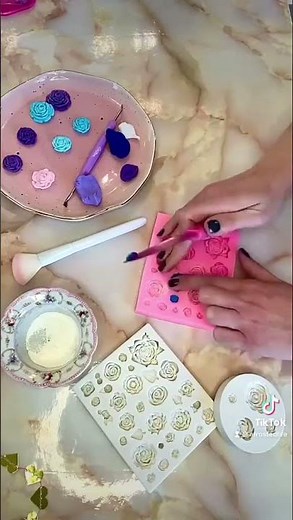 Gum Paste & Fondant Flower mini tutorial: watch me make edible gumpaste flowers with a silicone mold