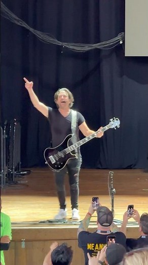 Winger “Headed For A Heartbreak” live @ M3 Rock Festival Columbia MD May 2025 ‪@joeEbravo‬
