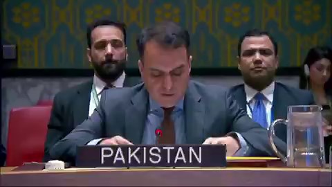 🚨 BREAKING: This is BRUTAL 🔥🔥🇺🇸TRUMP at 10:00 AM : "CEASEFIRE doesn’t Included LEBANON."🇵🇰PAKISTAN at 10:10 AM: "United States and Iran's CEASEFIRE Included LEBANON. Israel and US are Lying to the world"Imagine Trump is so low that even Pakistan is schooling him." 😭🔥