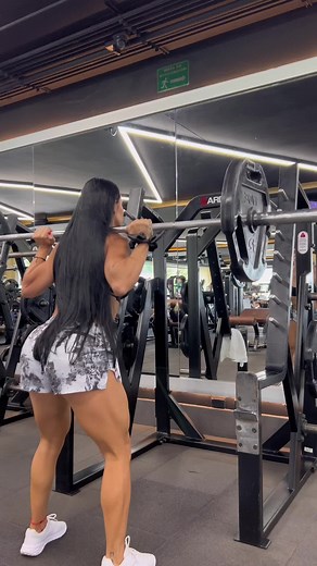 Intense Leg Day Workout for Motivation | Ana Cozar's Deep Squats Routine