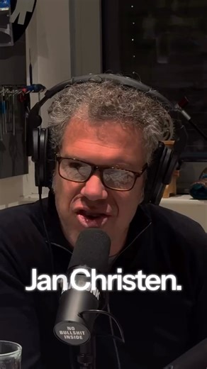 GÜMMELER TALK Cycling Podcast on Instagram: "🚴‍♂️ Ex-Radprofi Sven Montgomery analysiert Supertalent Jan Christen! 🇨🇭🔥 Wie beurteilt ein ehemaliger Tour de France Fahrer und Schweizer Meister die Entwicklung eines der grössten Schweizer Young Talents im Pro Cycling? 💥 Talent vs. Konstanz 💥 Richtige Mannschaft im WorldTour Cycling 💥 Kann Jan Christen liefern, wenn der Druck steigt? Dazu teilen wir Highlights und Lowlights aus 15 Jahren Mikrofon Erfahrung 🎙️ 💬 Hat Jan Christen das Zeug zu