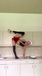 Never trust a skinny cook 😜. . #chef #dancer #contortion #split #meme #kitchenhacks | Stefanie Millinger Milli-Artist