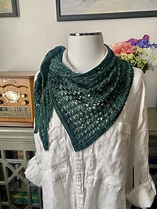 Little Lace Scarf pattern by Ester Puente