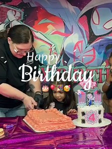 Making the day extra special! 🎂 So much fun celebrating at Altitude! 🎉🎈 #indoorfamilyfun #birminghamalabama #PartyPlanning #trampolineparkfun #family fun pack #birthdayparty #altitudetrampolinepark